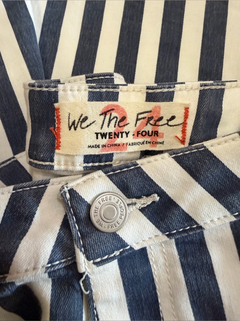 FREE PEOPLE HIGH RISE JUST FLOAT ON FLARE JEANS EUC! (Sz 24) 32" inseam - Picture 6 of 6